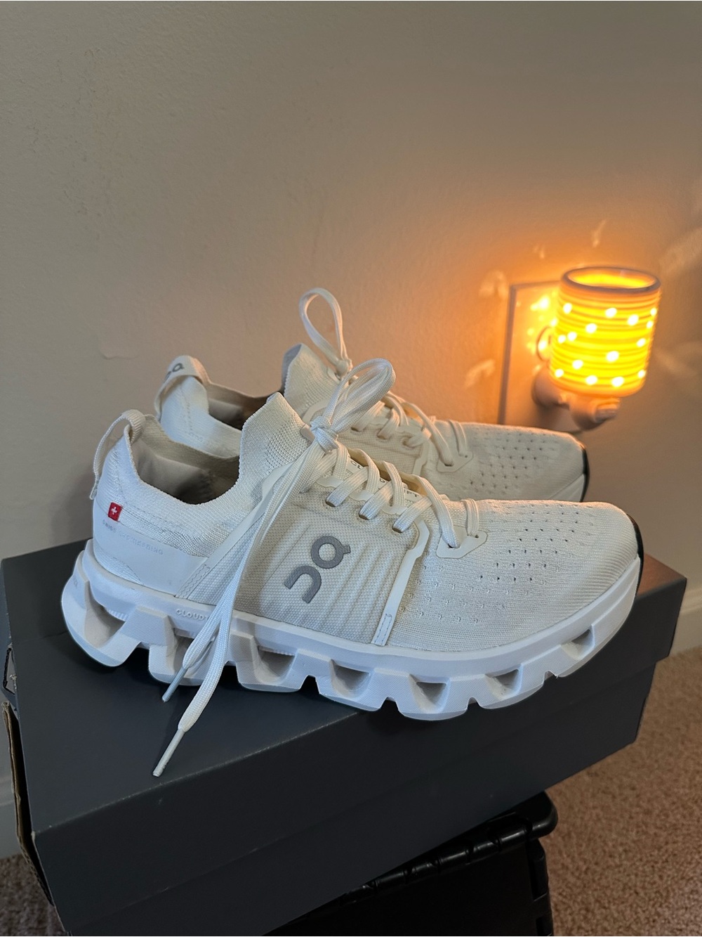 On Cloudswift 4, Women’s Style Athletic Sneakers white. Size 8